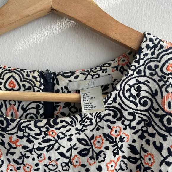 H&M Floral Short Sleeve Dress w/ Pockets - Picture 4 of 6